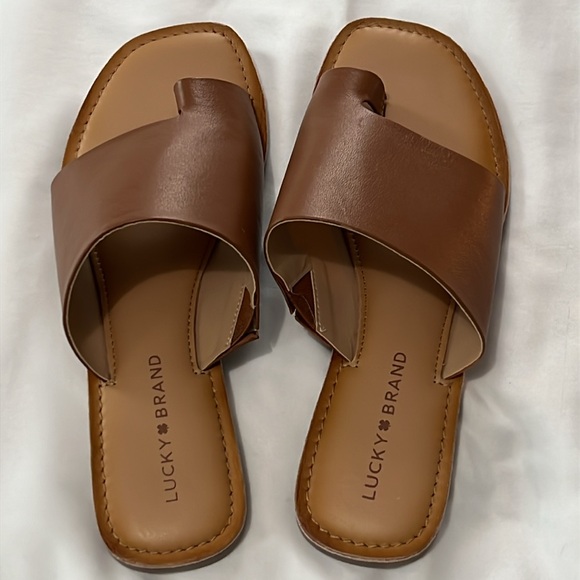 NWOB Lucky Brand Tan Leather Vayleri Sandals - Picture 2 of 5